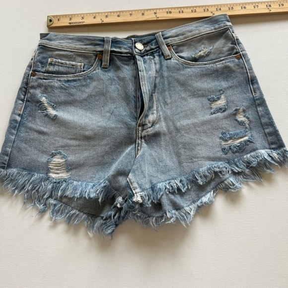 NWT BLANKNYC High -Rise Distressed Denim Light Wash Shorts Size‎ 28 🔥🔥 (B2) - Picture 1 of 10